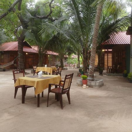 Orion Beach Way Hotel ตรินโคมาลี ภายนอก รูปภาพ